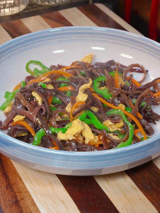 木耳丝炒鸡蛋,是我家孩子很喜欢的一道菜