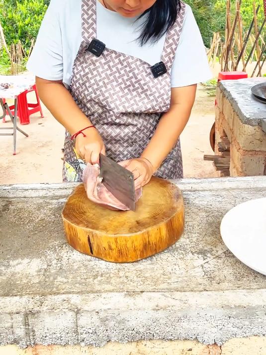 这样做的爆炒猪耳朵，香辣脆烤，太美味了