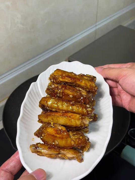 每次一上桌就抢光的焦糖蚝油鸡翅