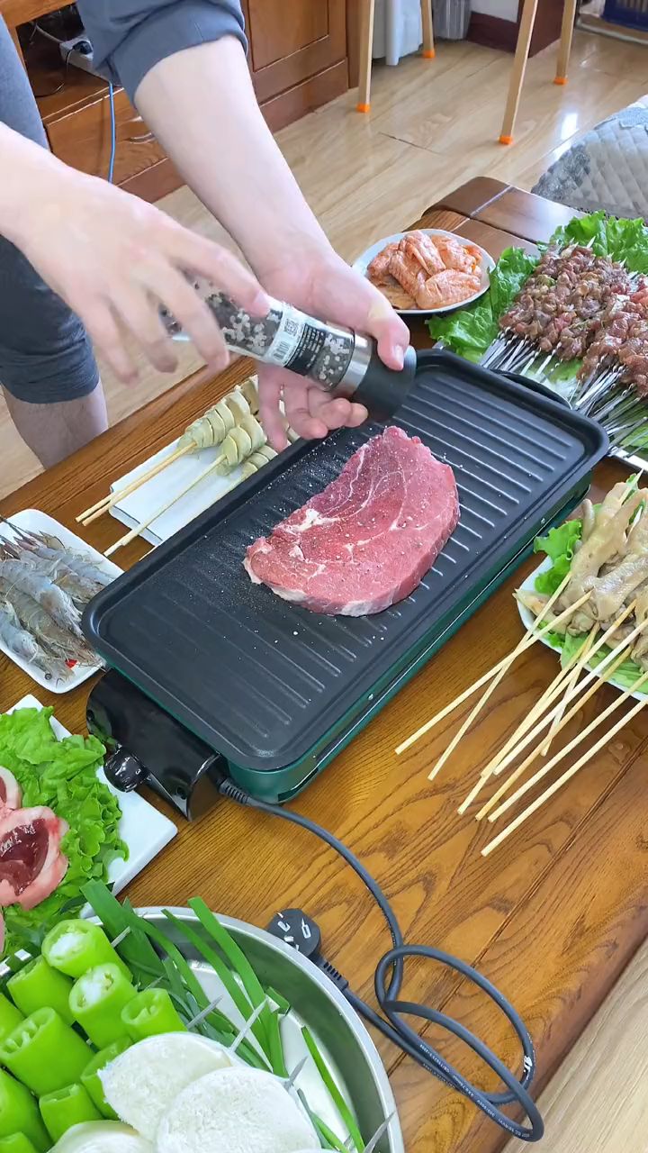 电烧烤炉家用无烟电烤炉烤串烤肉炉烤肉锅电烤盘室内烧烤架烤肉机