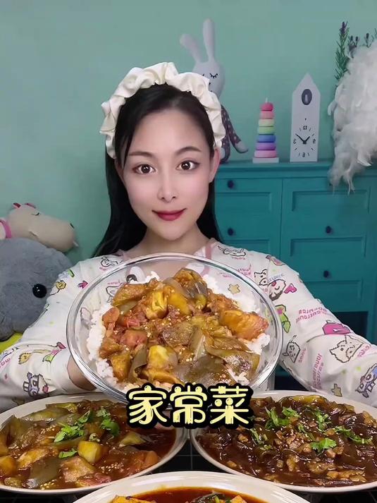 这盖饭刚入口香浓酱汁伴着配菜爱到不行