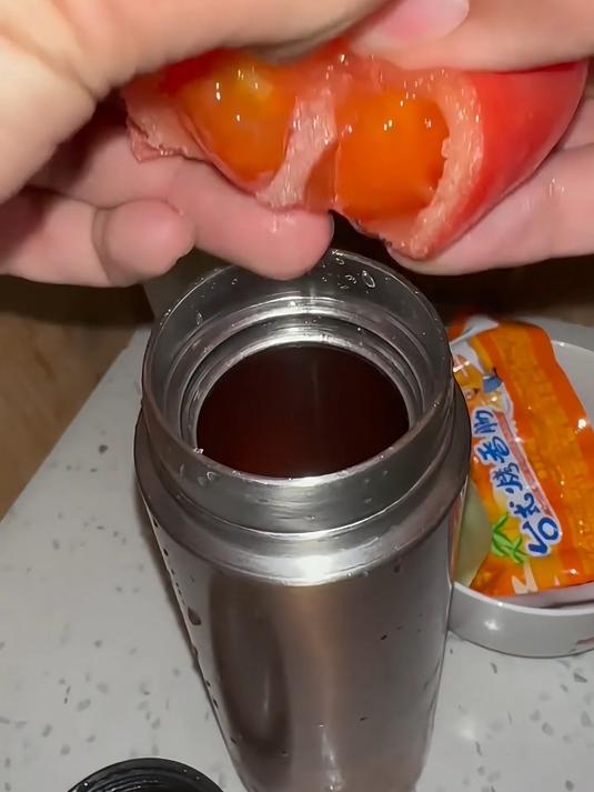 保温杯煮西红柿鸡蛋面?