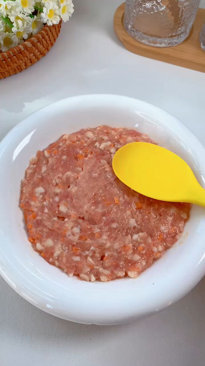 这个山药蒸肉排,一定要给孩子试试,营养丰富,鲜嫩多汁,好咀嚼好消化