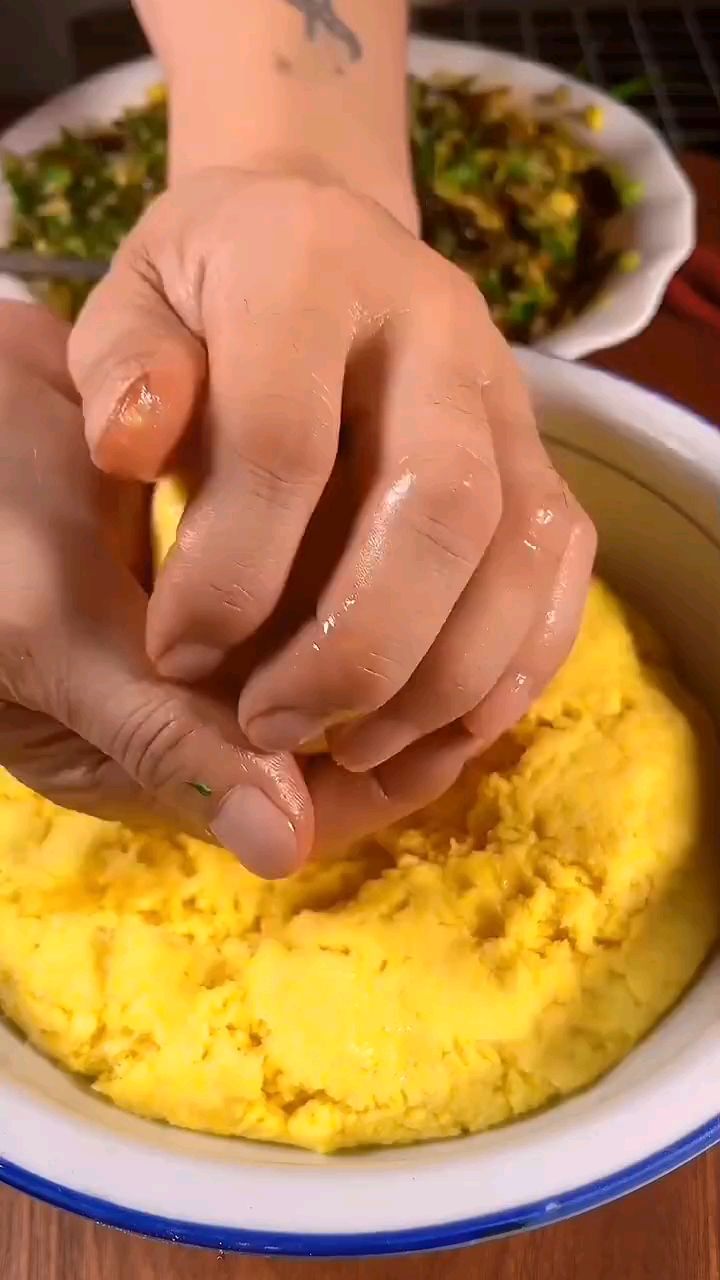 粗粮美食,玉米面菜团子