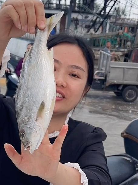 野生三线鱼晒半干,没想到那么好吃,二哥迫不及待又晒一批