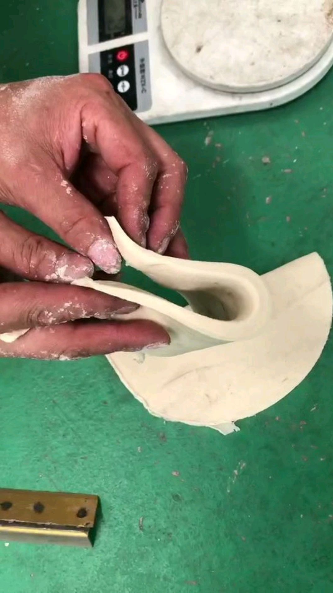 你知道新疆烤包子吗?这款烤包子皮机让买买提乐得合不拢嘴!直径18CM,重180克