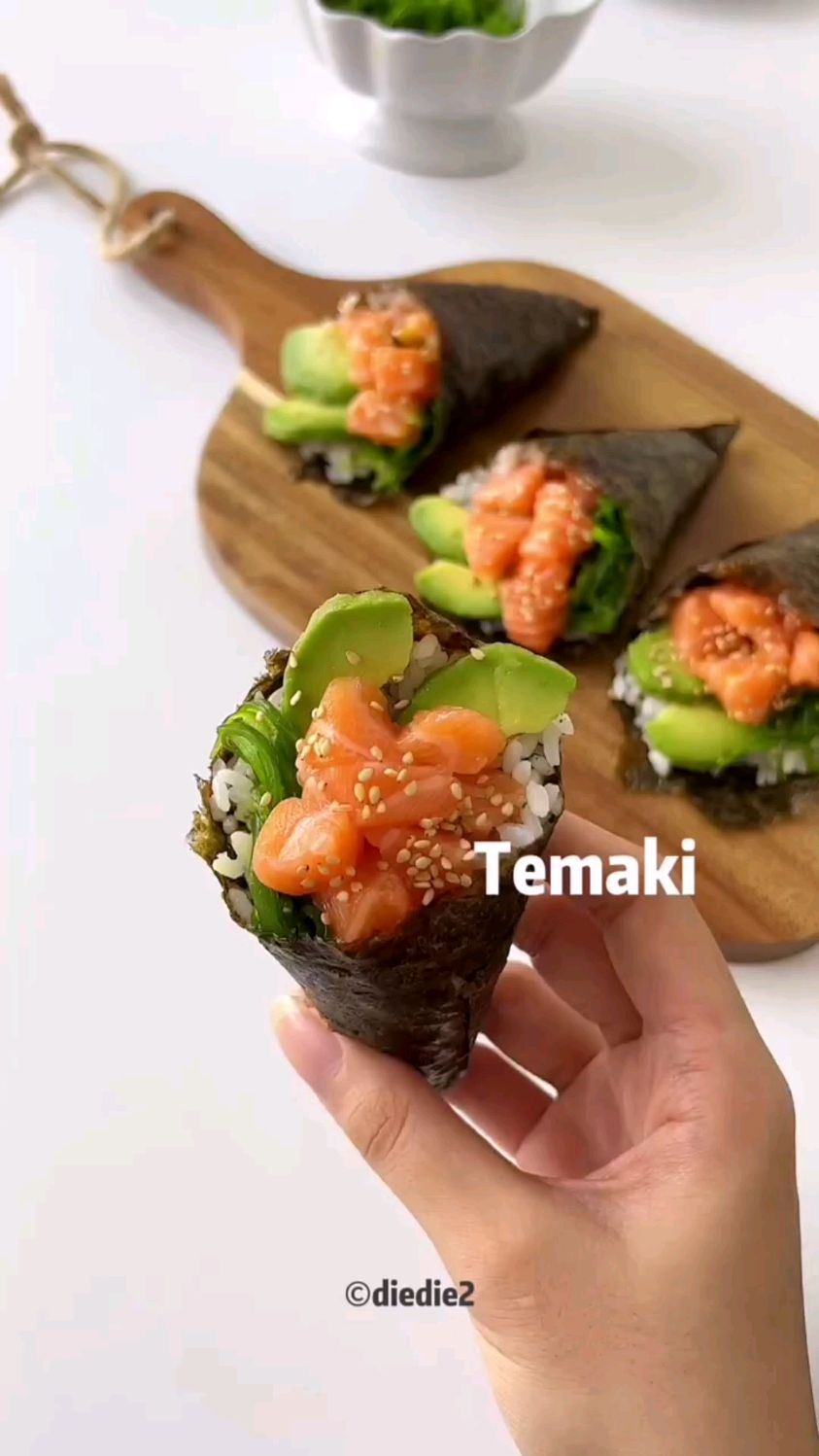 如何快速制作野餐美食 | 三文鱼手卷 五一假期快来了! 分享适合假期带出去玩的美食