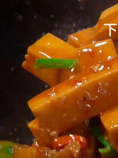 国庆节到了,不知道吃什么的试试这个爆炒豆干吧