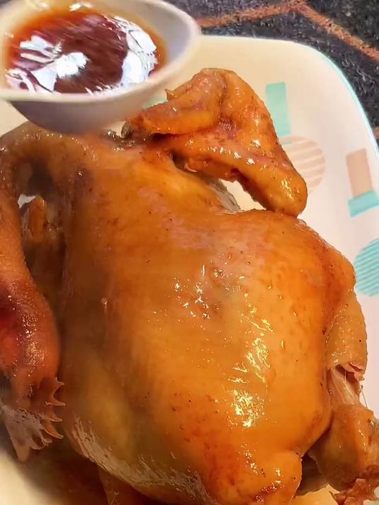 叫花鸡怎样才能做到鲜嫩多汁 皮脆肉滑呢？这个技巧没几个人知道