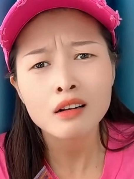 小胖妹请吃大餐哈哈 老铁笑一笑 办公室搞笑