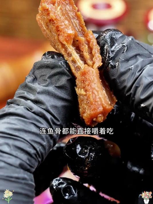 香辣黄鱼罐头，往大米饭上一盖鲜香入味，就连骨头都是酥的！