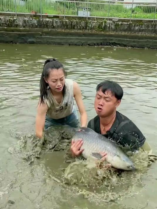 花8W包下一个黑坑，没想到青鱼竟然这么大？