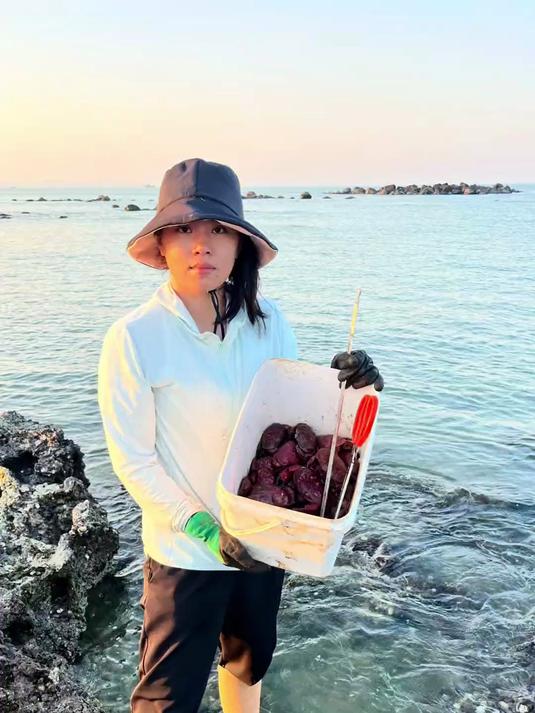 好久没抓过螃蟹窝了,抓得非常过瘾,真实赶海抓螃蟹特别解压