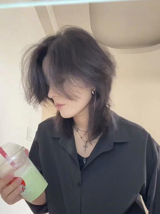 人到中年变美意识开始觉醒!#中年妇女#穿搭#中性风#鲻鱼头