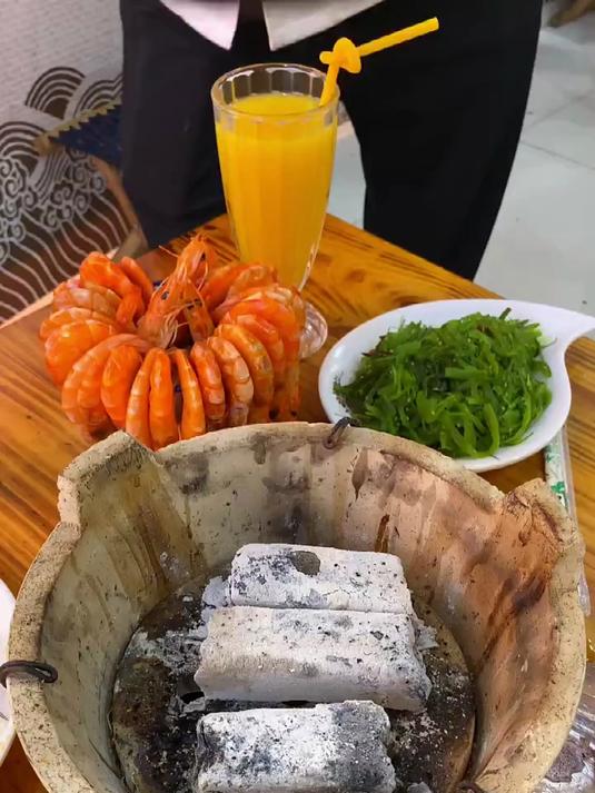 #美食教程#港式打边炉，地道港式风情打边炉，清汤鲜底原汁原味，食材涮煮鲜香味醇#春天就吃这