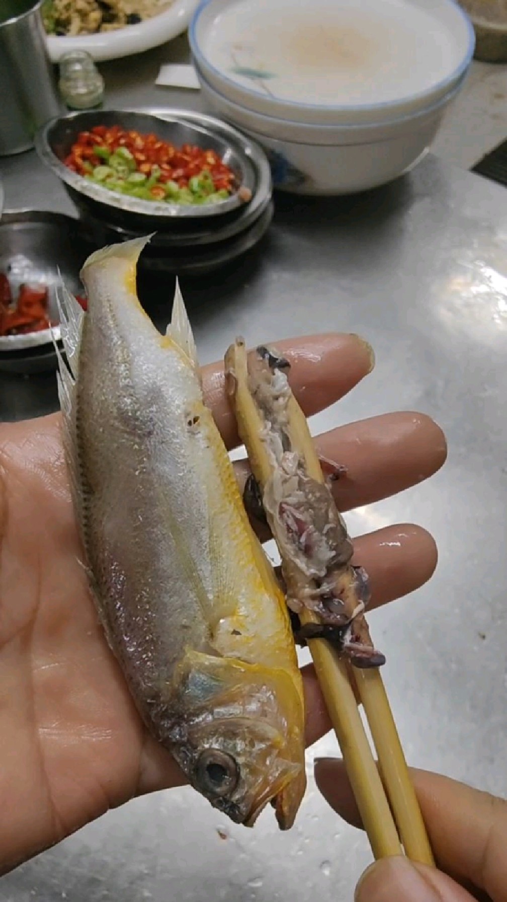 简单干净处理小黄鱼方法