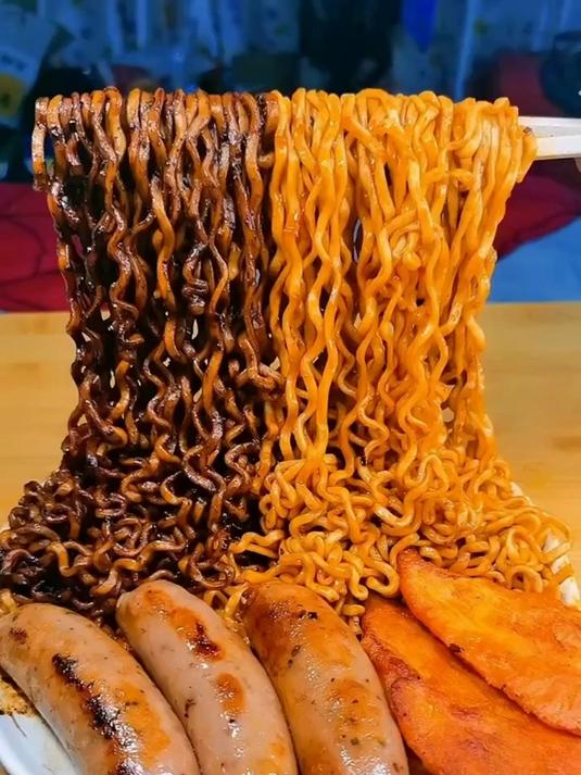 炸酱面和火鸡面 火鸡面 炸酱面 泡面