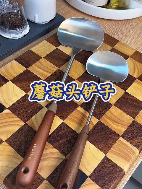 蘑菇形状的锅铲真的是太好用了,毕竟锅铲天天用得到