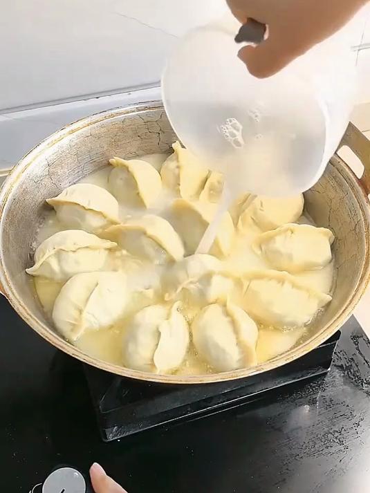 水煎饺的做饭