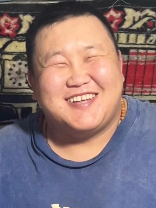 草原上的天气暖和了,做一碗草原牛肉面,真的做到了肉里找面