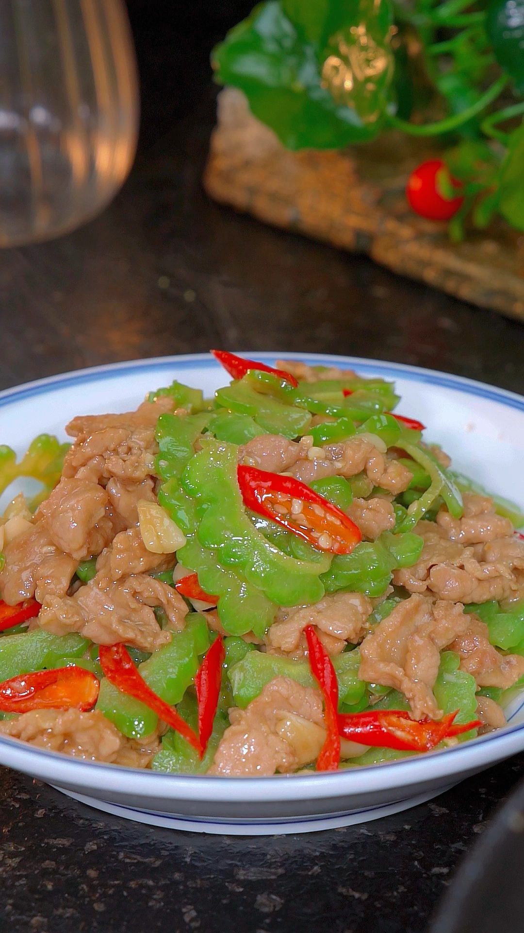 苦瓜炒肉的家常做法