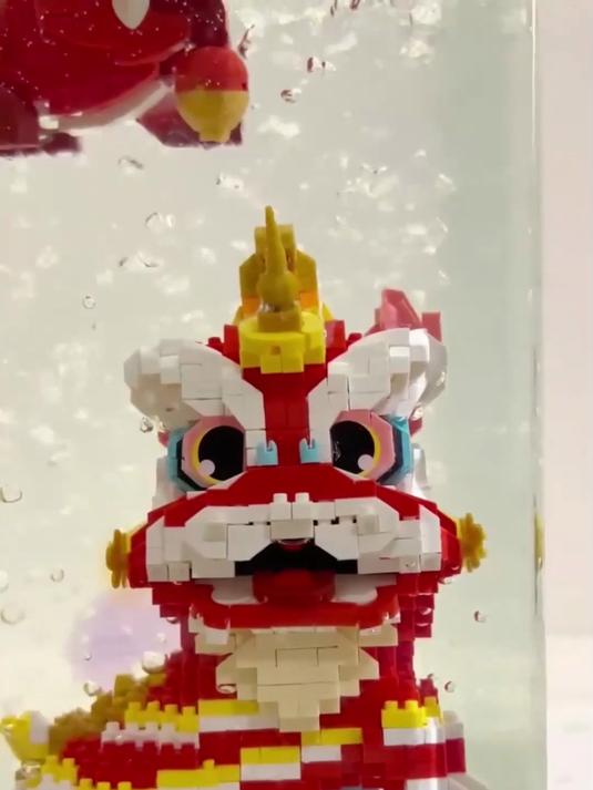 我用三万颗珍珠,做了个新年悬浮鱼缸