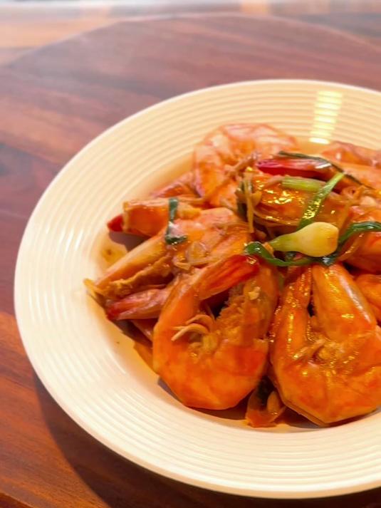 非常快手的一道家常菜，姜葱炒大虾。做法简单，虾肉Q弹又入味