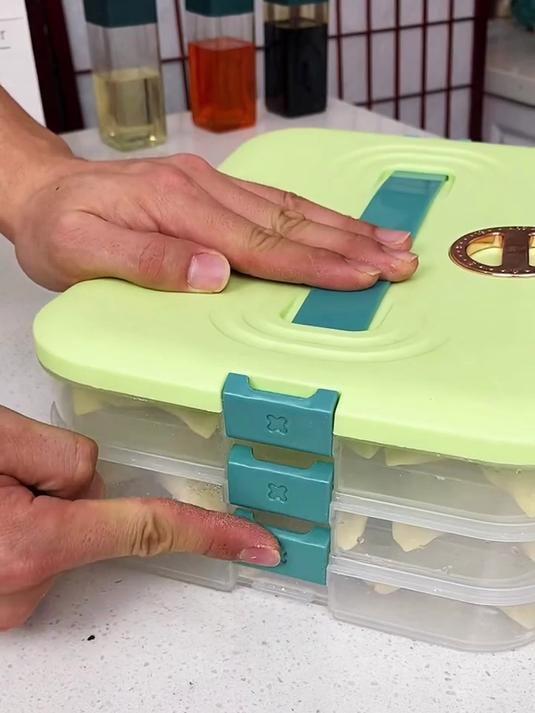 家里人爱吃饺子，每次都多包点冷冻起来，这个饺子盒就挺方便！