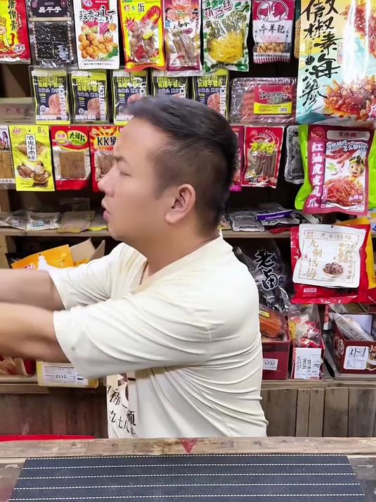 终于找到小时候吃过的烤鸭串了 甜甜辣辣的