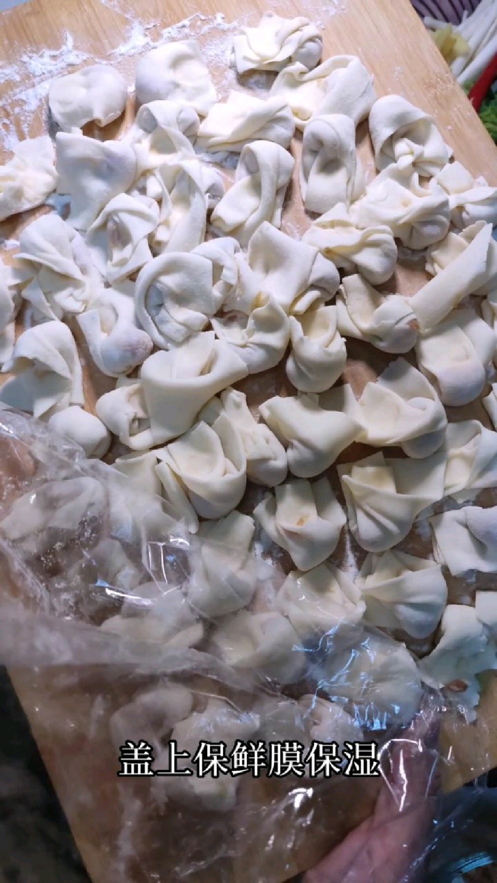晚餐馄饨加佛手瓜炒肉丝,荤素搭配,真香现场!