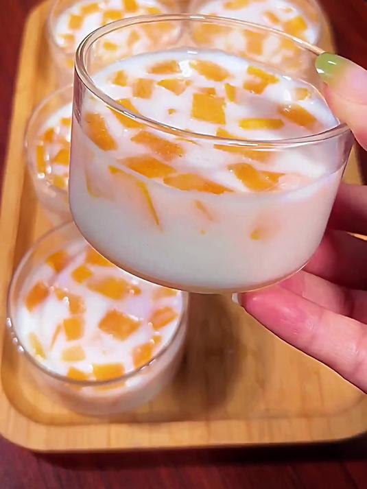 传统广式甜品精髓！双皮奶冰爽沁心，闷热夏日来碗，清凉直达心底