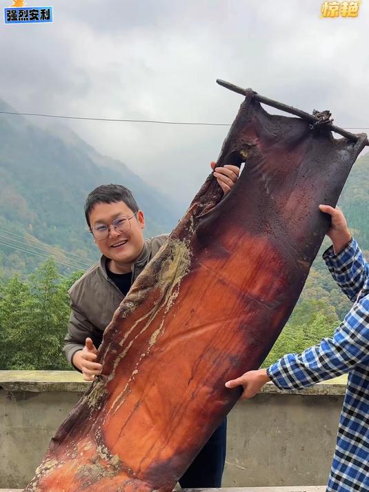 手工腌制土猪腊肉，咸香醇厚脂香足，家常餐桌年味硬菜