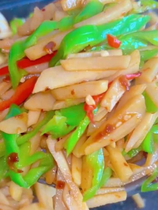 这款牛奶芋头炒的芋头丝炒鸡下饭