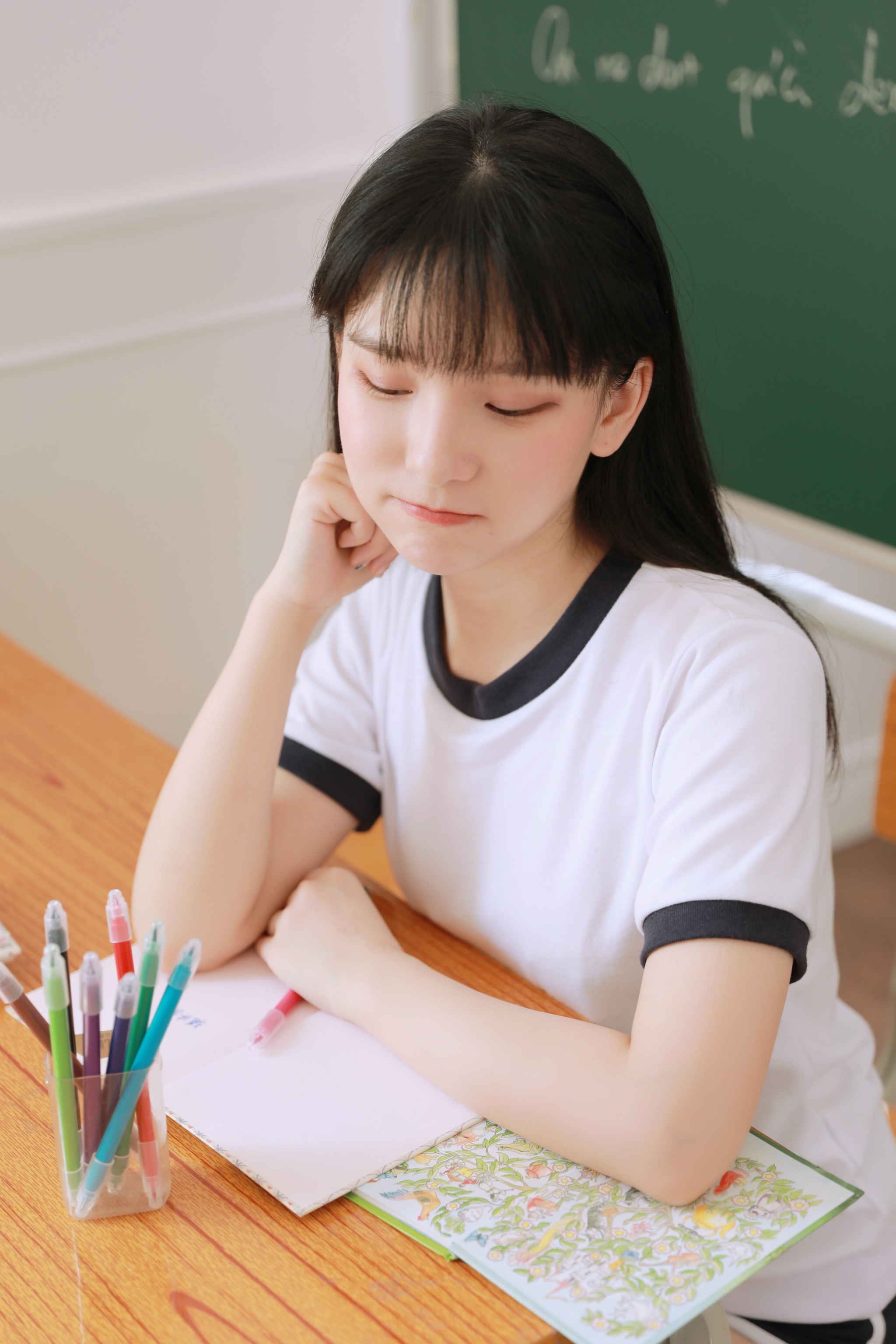 赵小臭 — NO.001 教室篇 [18P16M]-六色网