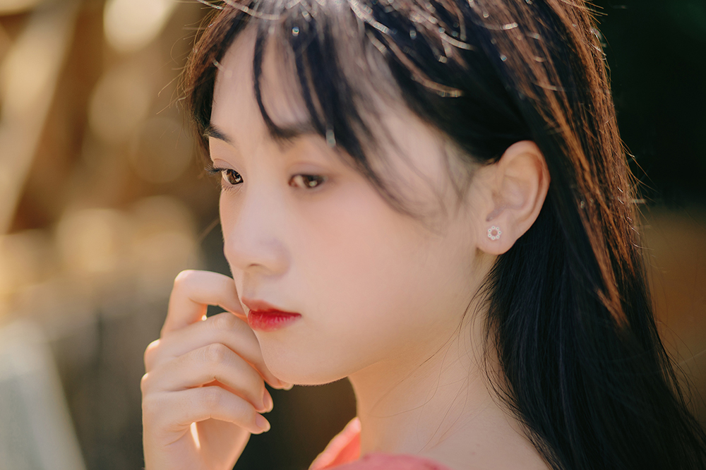 图片[10]-夏日阳光下的女孩-六色网