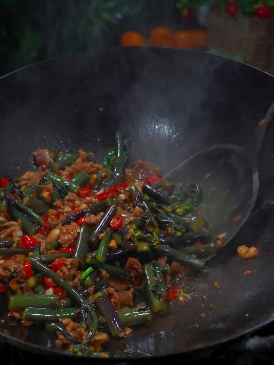 风味独特的炒蕨菜