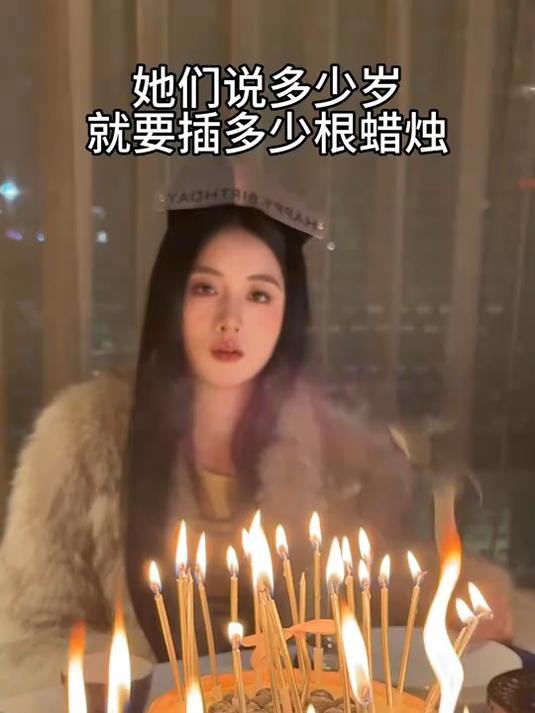 女生过生日，结果蛋糕被朋友插满了蜡烛