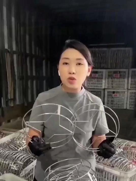 厨房可以备上这样的不锈钢锅架,大小锅型都能放置