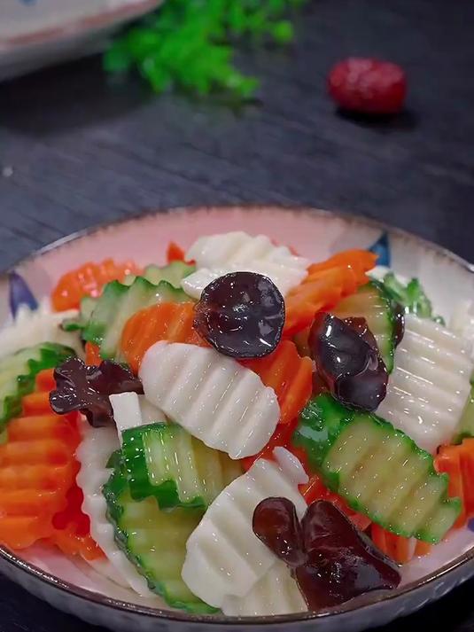 餐桌上不能总是大鱼大肉，你就像我这样做道炒山药