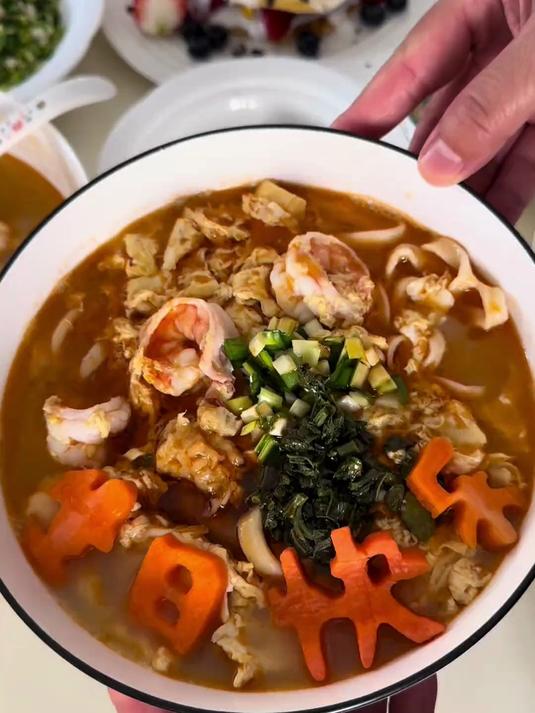 老公过生日,早上做了他爱吃的大虾面