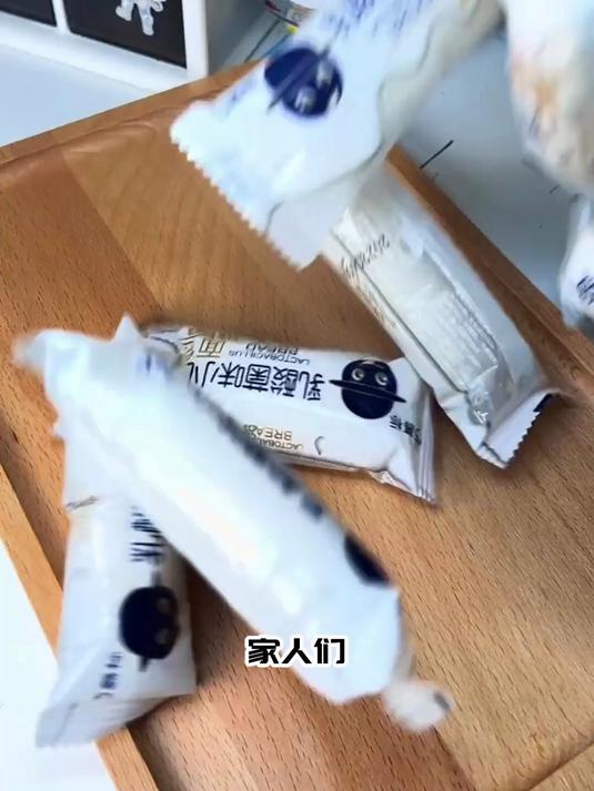 乳酸菌小口袋面包,口味细腻软糯香甜,吃起来酸酸甜甜,超级好吃