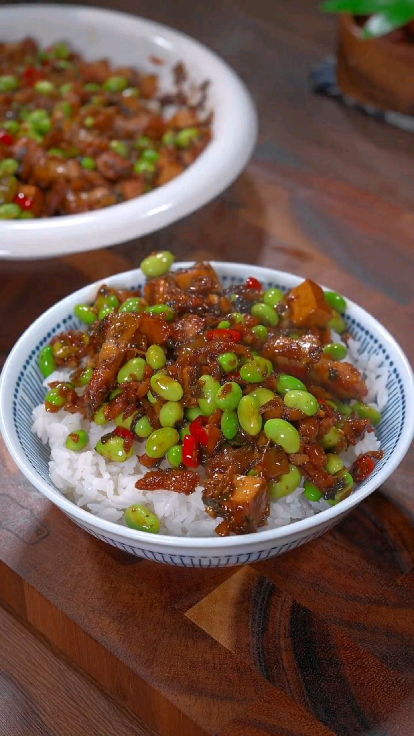 用毛豆和香干炒外婆菜,既然这么好吃,拌上大米饭太香