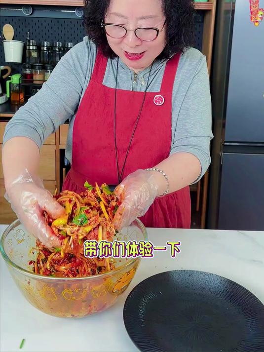 凉拌手撕鸡太香了！鲜香解腻，减脂必备，大口吃肉毫无负担