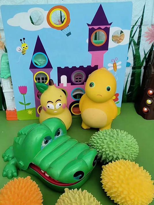 大鳄鱼可真能吃啊。#咬手指的大鳄鱼。#玩具视频