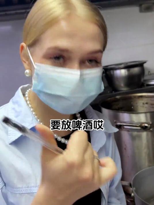 带小老外吃咱们的八大菜系之鲁菜篇5#外国人在中国过年##随手拍年味##过年吃什么##真实生