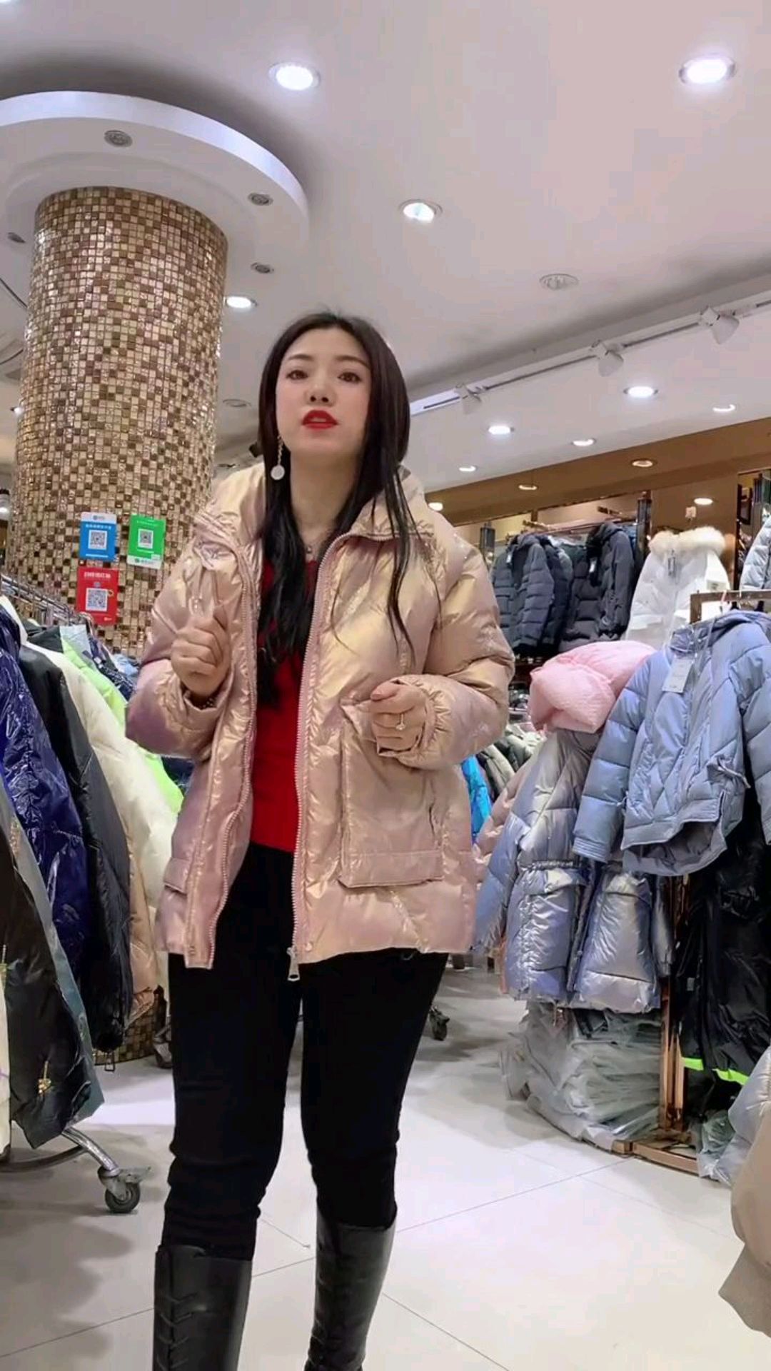 1226广州服装市场女装清仓,面包服韩版宽松组合系列