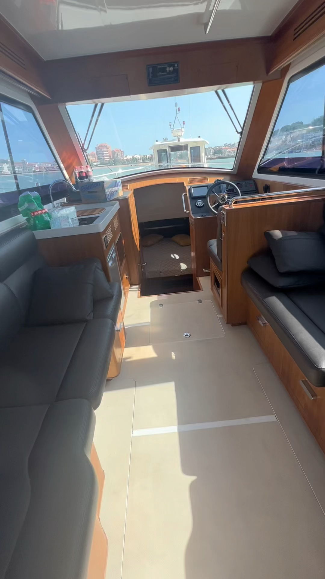 38尺进口柴油机钓鱼艇,市面上这个尺寸的船型用柴油动力的还真不多。