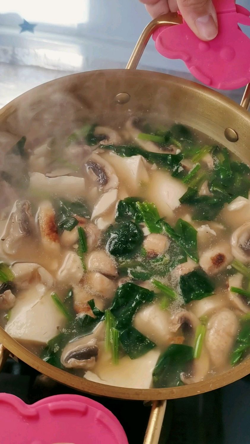 简单美味的口蘑豆腐汤
