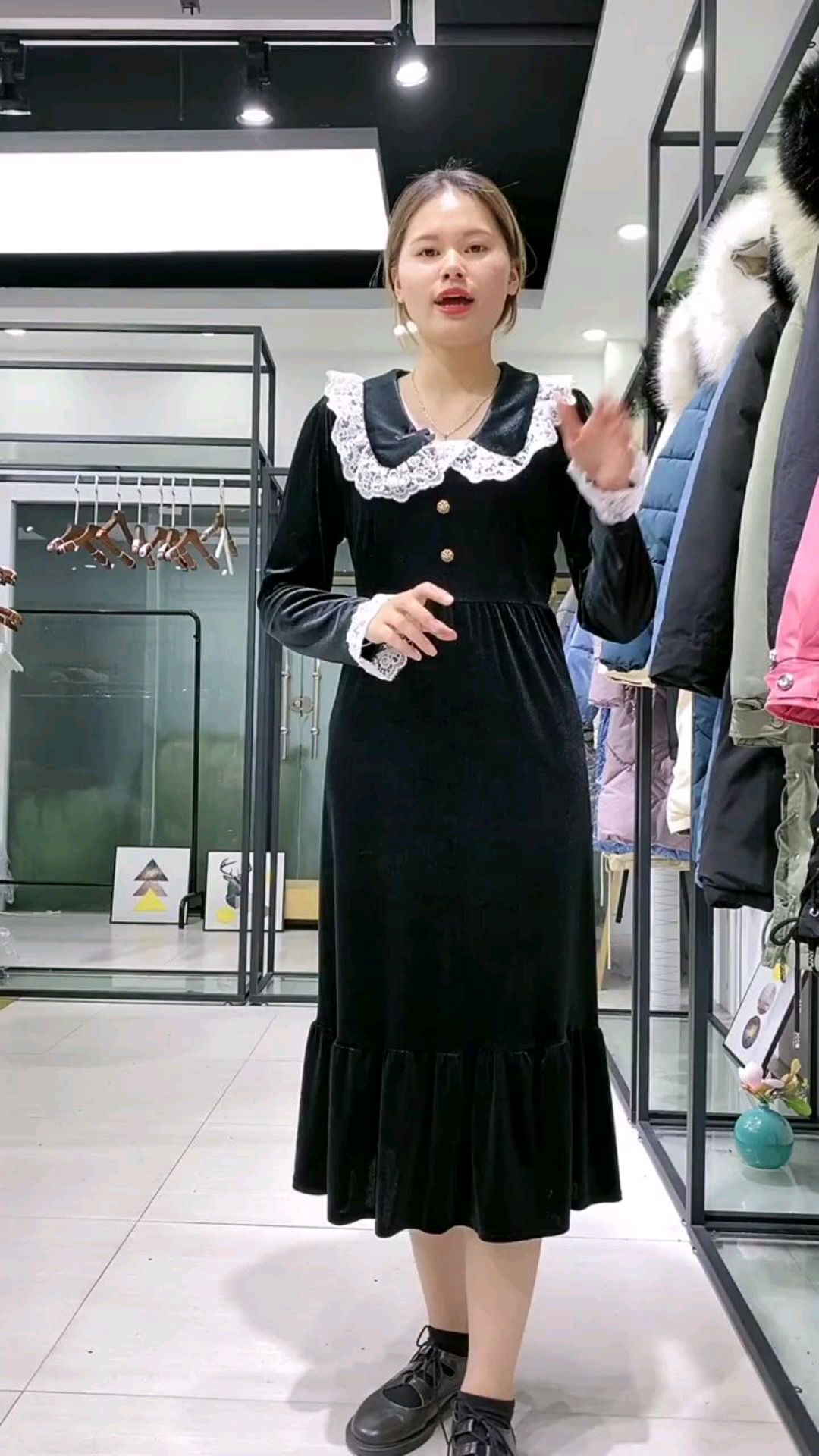 1110广州尾货市场女装清仓,高档长款派克服组合系列