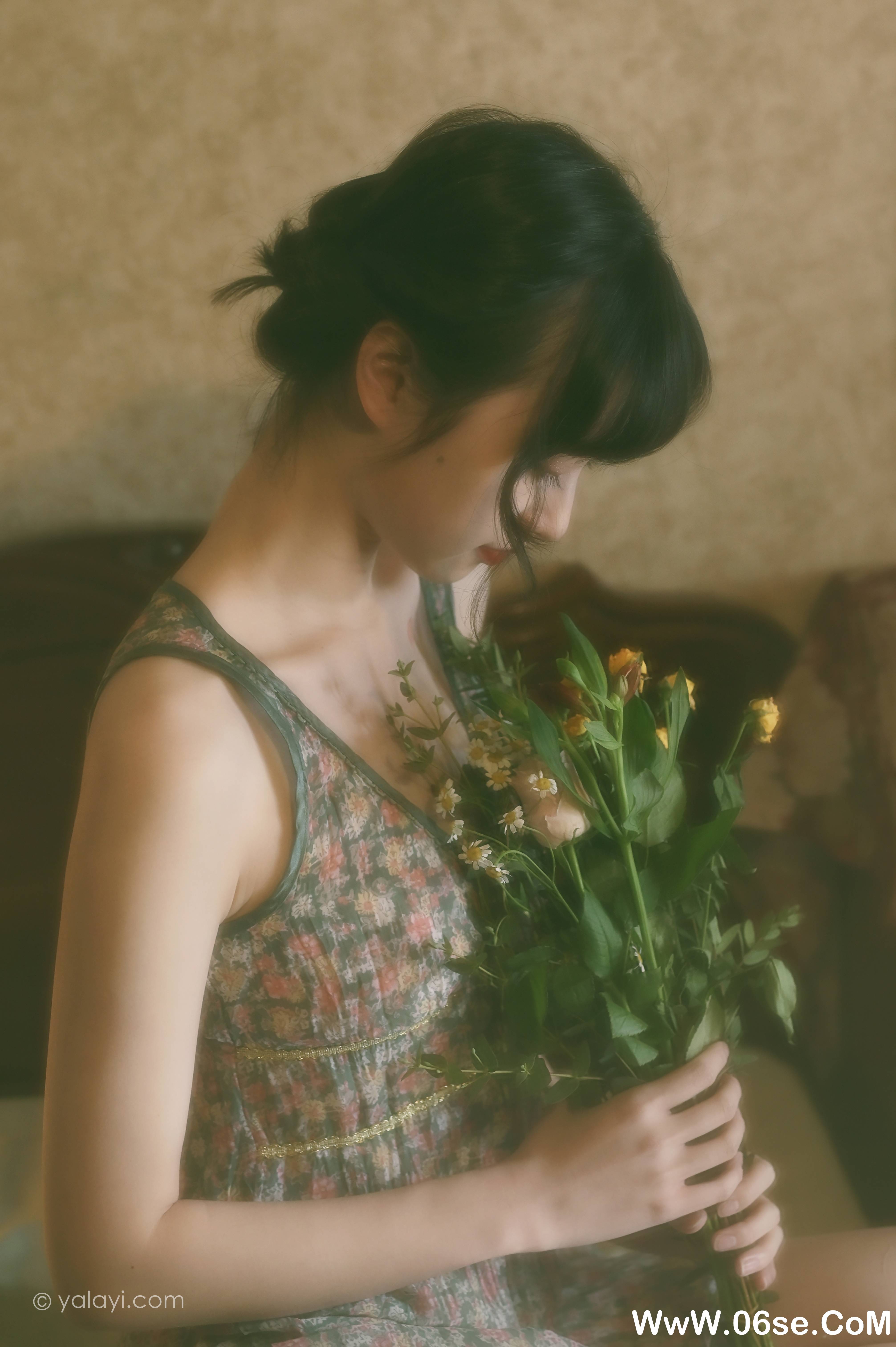 图片[33]-[YALAYI雅拉伊] 2021.03.03 NO.767 京京《拥抱着你送的花》[34P+1P525M]-六色网